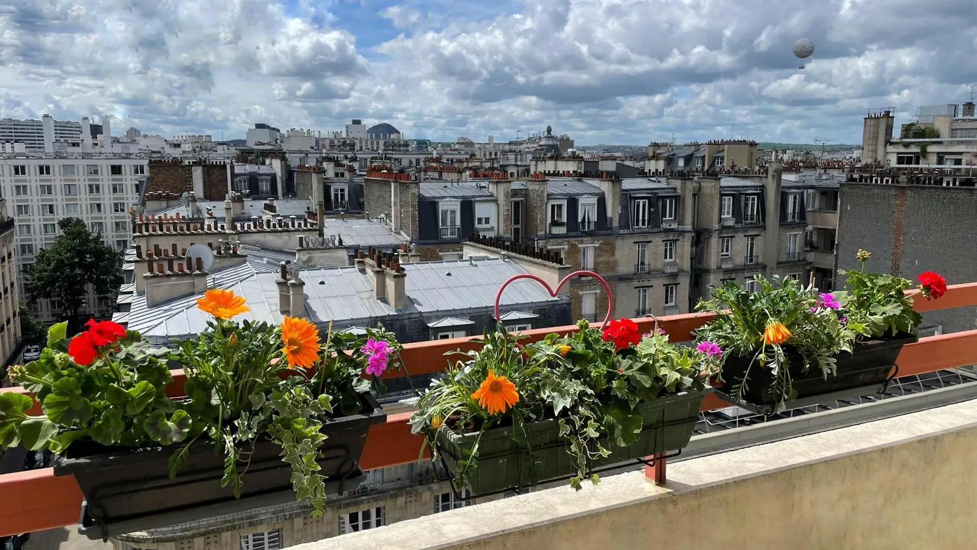 Apartment F8 - Terrace Paris's View, Eiffel Tower Area Paris